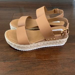 NWT STEVE MADDEN platform sandals